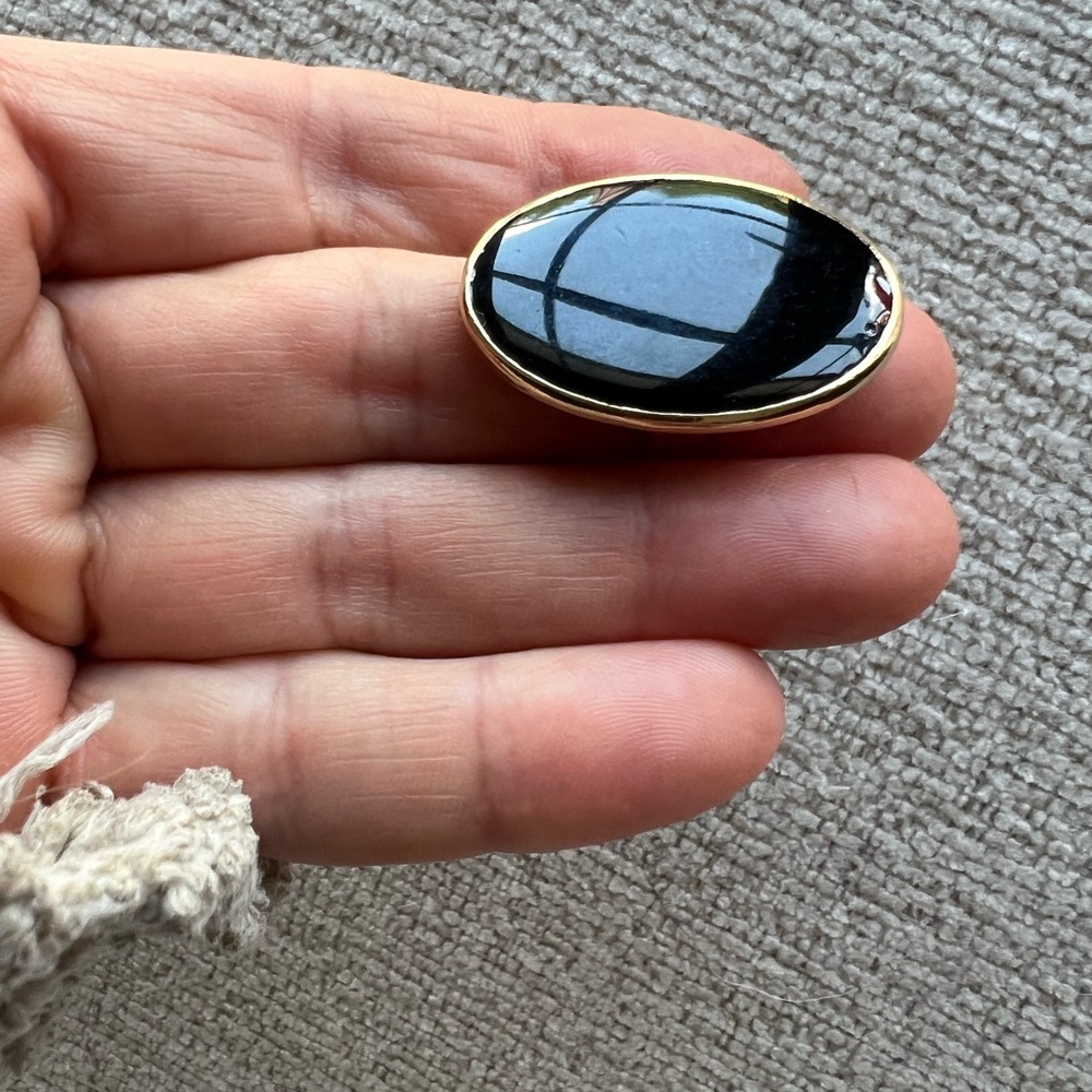 Chic Black and Gold Women's Brooch